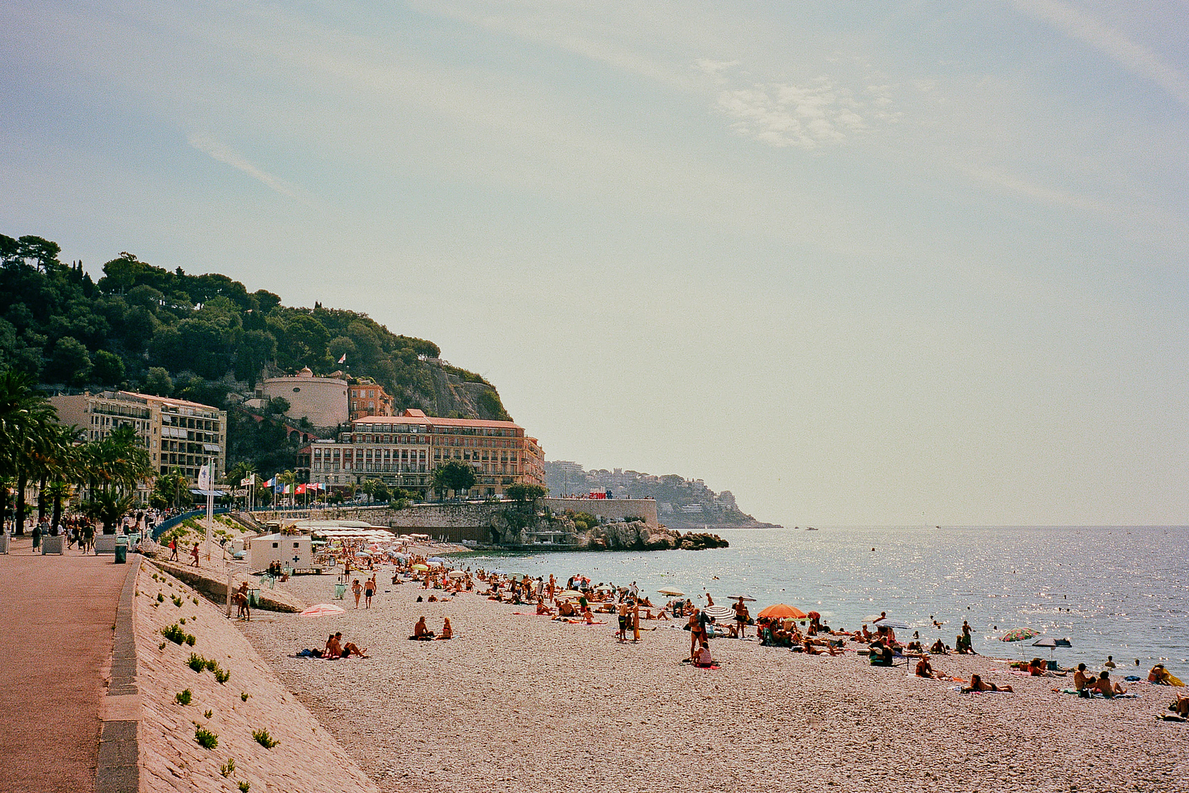 Christian Mackie_1759836935181_unsplash_id_K-a5Oftc3eQ.webp